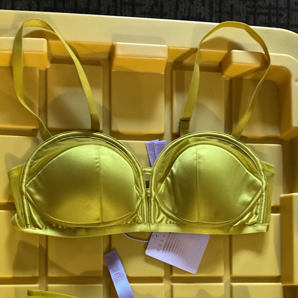 NWT 👙🛍️😍Savage X Fenty Bright Yellow Bra. 👙🌼🌼🌸matching #panties SOLD SEPARATELY